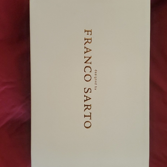 Franco Sarto, Burgundy pump - Picture 4 of 4